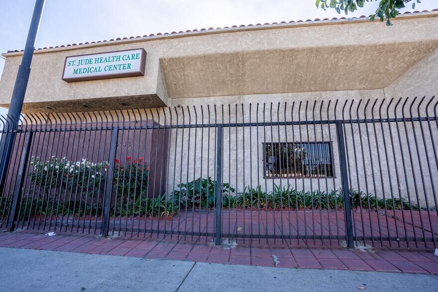 More Photos Of 4946 Florence Ave, Bell Medical For Lease