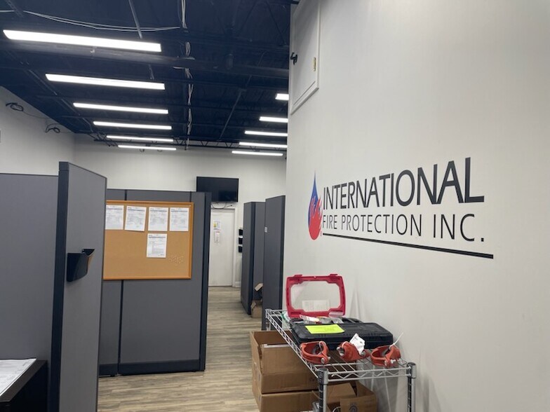 More Photos Of 5462 Able Ct, Mobile Light Distribution For Lease