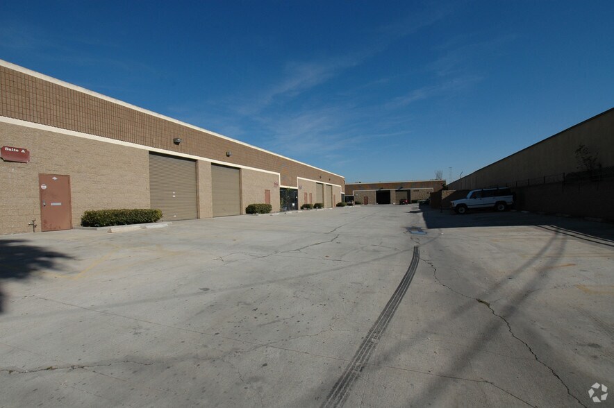 More Photos Of 15832 S Broadway St, Gardena Warehouse For Lease