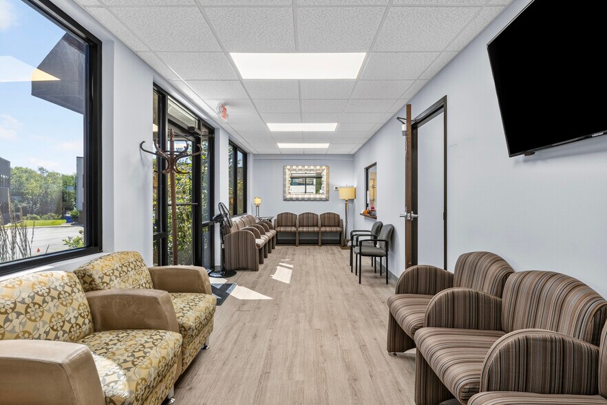 More Photos Of 160 Prosperous Pl, Lexington Medical For Sale