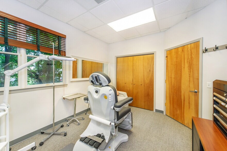 More Photos Of 504 Hamburg Tpke, Wayne Medical For Sale