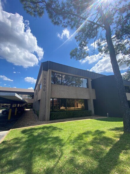 More Photos Of 16000 Barkers Point Ln, Houston Office For Lease