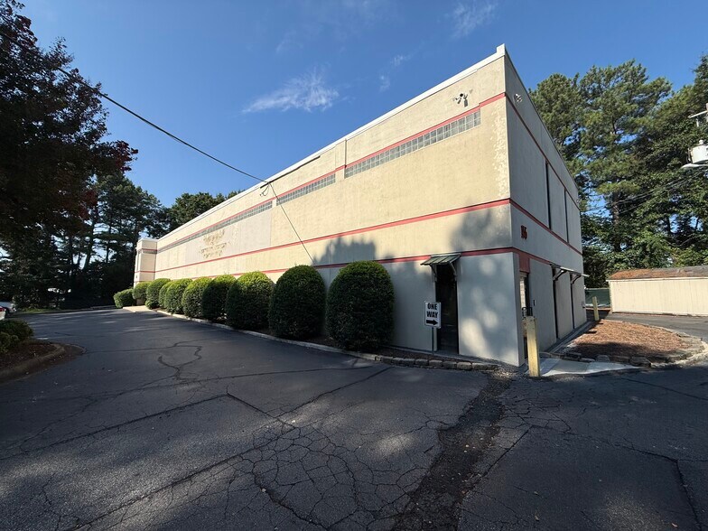 More Photos Of 155 Woolco Dr, Marietta Warehouse For Lease