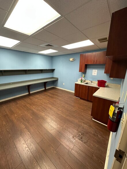 More Photos Of 517 Great Oaks Dr, Monroe Office For Lease