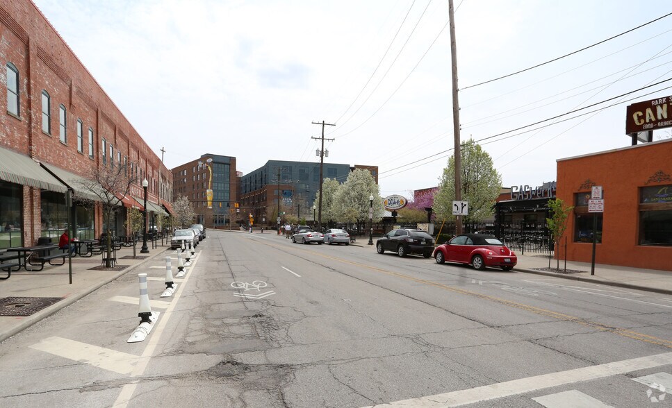 More Photos Of 491 Park St, Columbus Bar For Lease