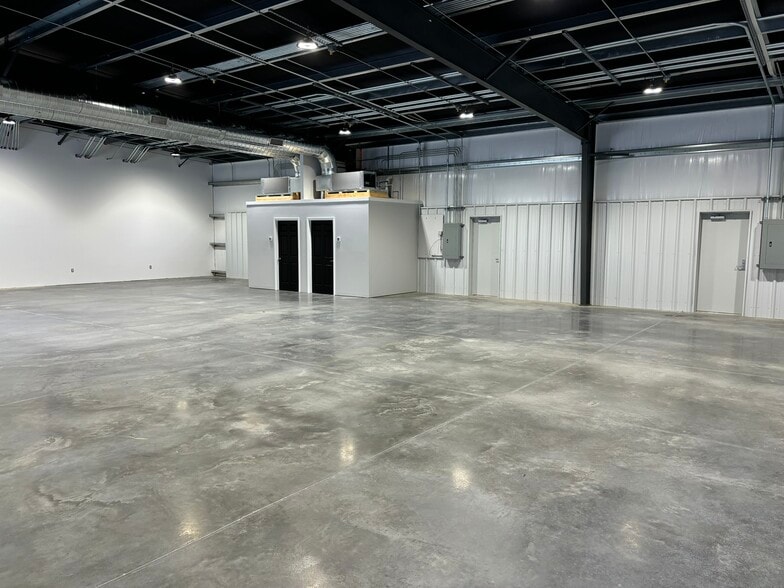 More Photos Of 230 Casey's Ln, Flowood Light Distribution For Lease