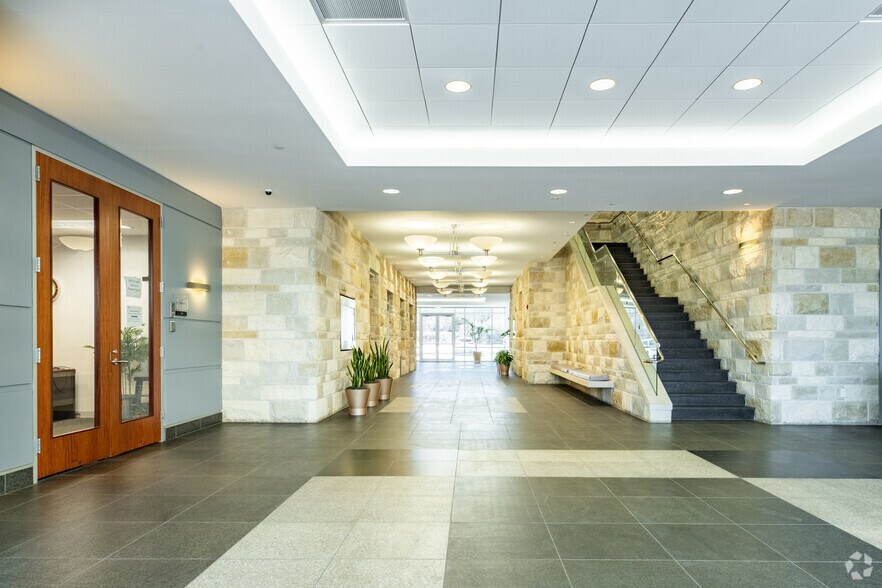 More Photos Of 12515 Research Blvd, Austin Unknown For Lease