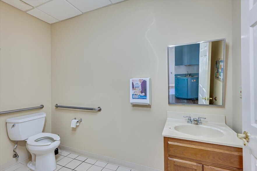 More Photos Of 2412 Plainfield Ave, South Plainfield Office For Sale