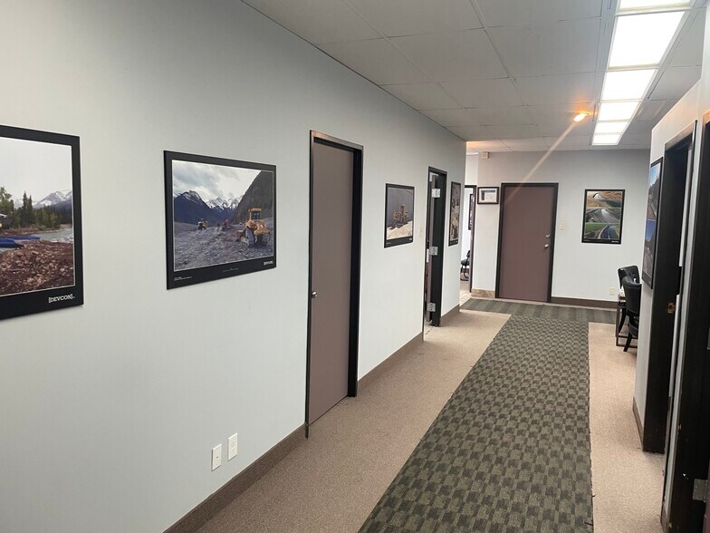 More Photos Of 315 19th St SE, Calgary Service For Lease