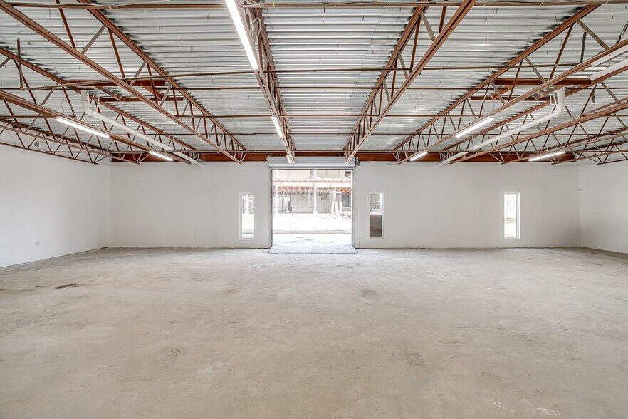 More Photos Of 3641 Alice St, Fort Worth Warehouse For Lease
