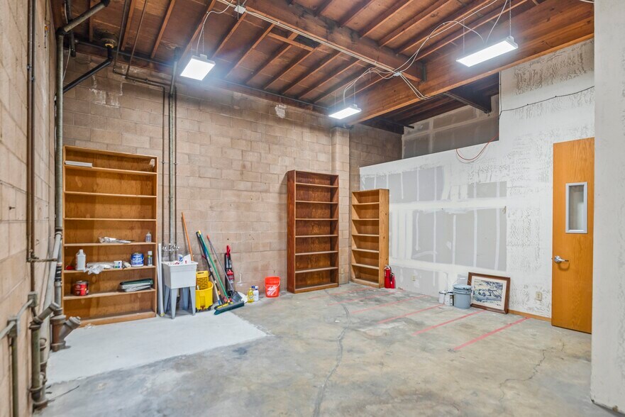 More Photos Of 585 W Hedding St, San Jose Service For Sale