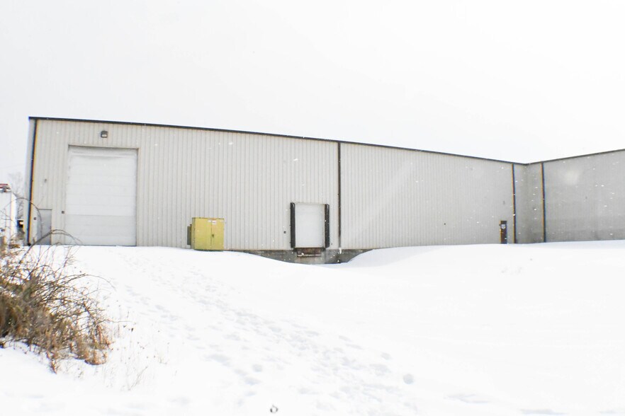 More Photos Of 3000 S 1st St, Clinton Manufacturing For Sale