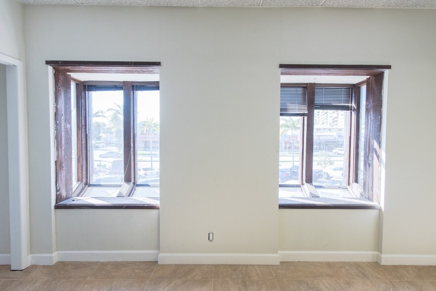 More Photos Of 3035 E Commercial Blvd, Fort Lauderdale Medical For Sale