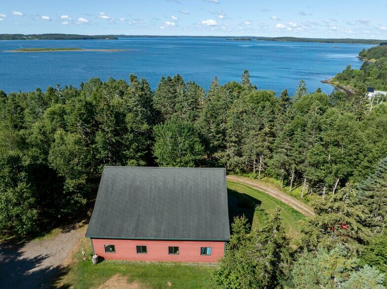 More Photos Of 54 Toll Bridge Rd, Eastport Hotel For Sale