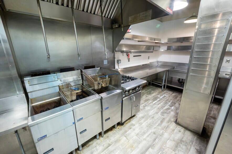 More Photos Of 221-277 SW Pine St, Portland Office For Sale