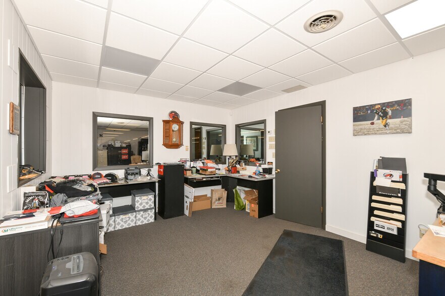 More Photos Of 29131 Evergreen Dr, Waterford Freestanding For Sale