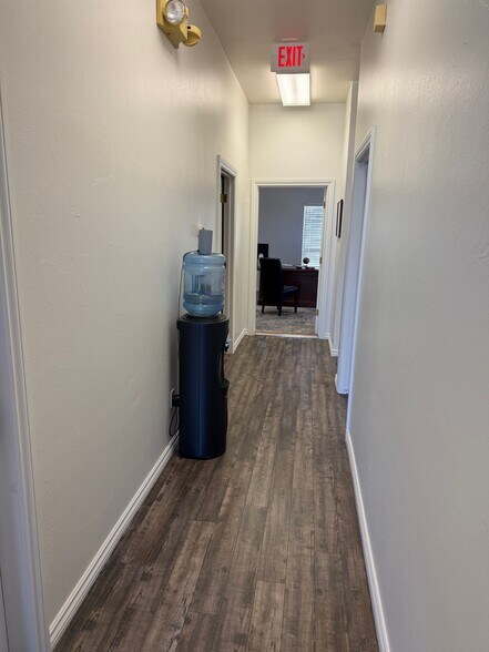 More Photos Of 10936 NW Expressway, Yukon Office For Lease