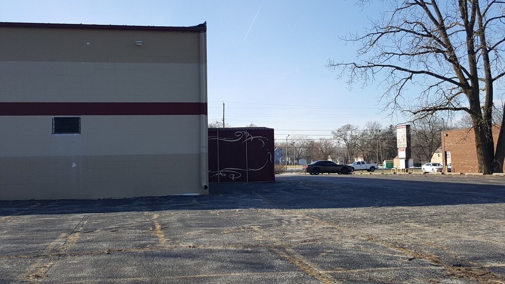 More Photos Of 7897 Taft St, Merrillville Warehouse For Lease