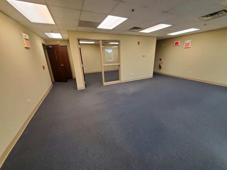 More Photos Of 2600 Beverly Dr, Aurora Light Distribution For Lease