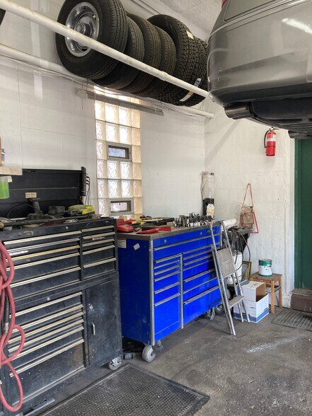 More Photos Of 905 Dundalk Ave, Baltimore Auto Dealership For Sale