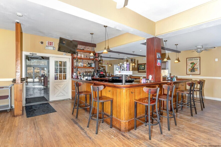 More Photos Of 17 Mill Hill Rd, Woodstock Restaurant For Sale