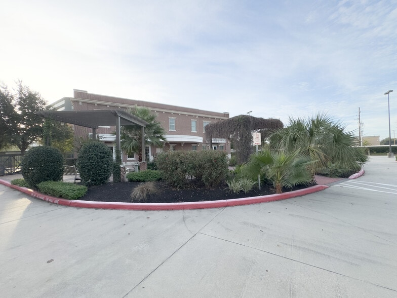 More Photos Of 16651 Ronan Rd, Houston Office For Sale