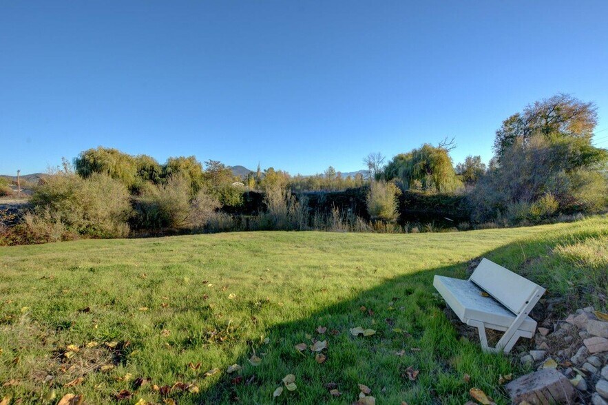 More Photos Of 6804 Agate Rd, White City Flex For Sale