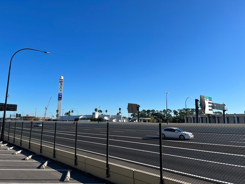 More Photos Of 5405 Diplomat Cir, Orlando Loft Creative Space For Lease