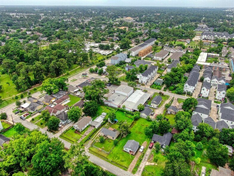 More Photos Of 906 Woodcrest Dr, Houston Land For Sale