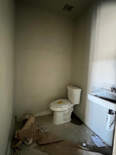 More Photos Of 2212 Trade Drive, Waxahachie General Retail For Lease