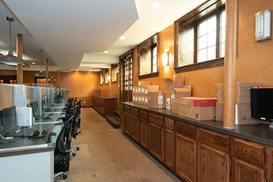 More Photos Of 871 N Park St, Columbus Office For Sale