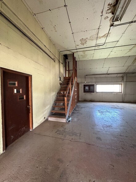 More Photos Of 2242 Silver St, Ashland Light Manufacturing For Lease