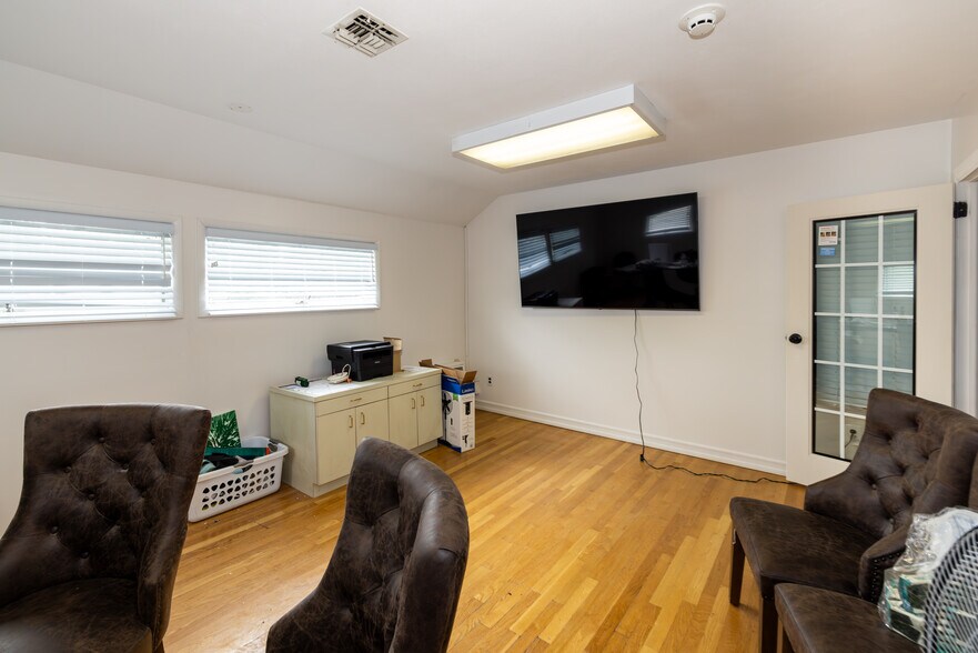 More Photos Of 111 Carleton Ave, Islip Terrace Medical For Lease