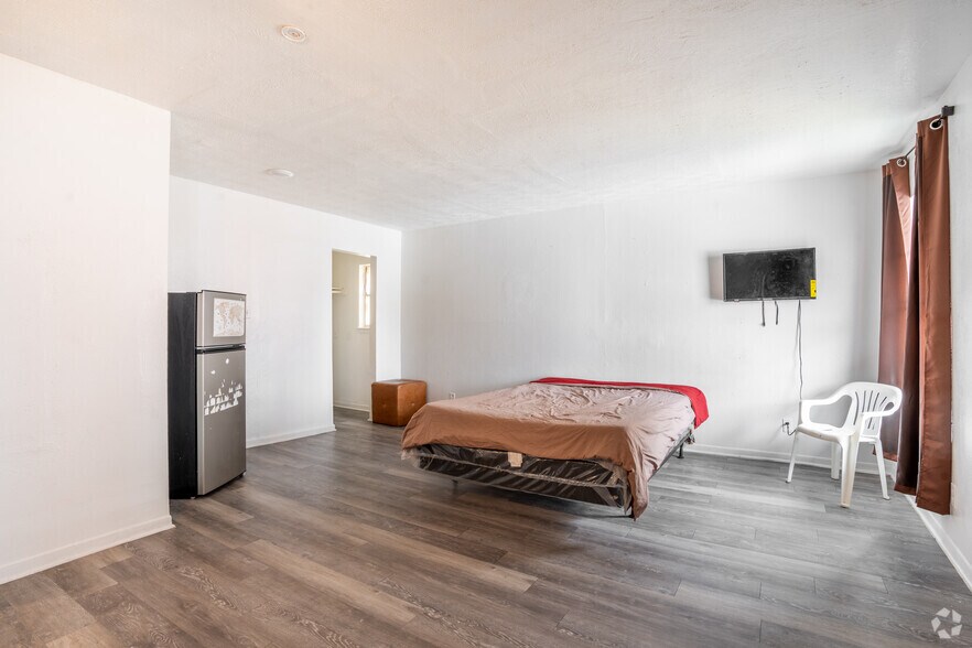 More Photos Of 8700 Gulf Fwy, Houston Hotel For Sale