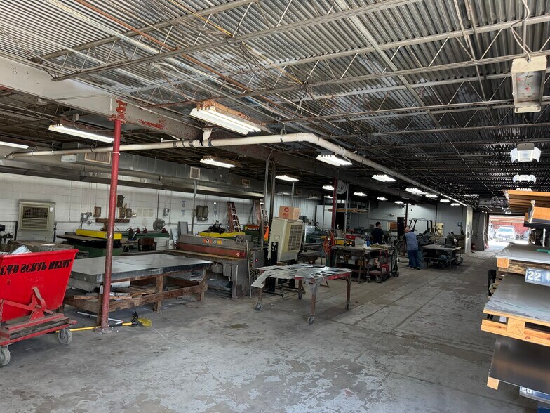 More Photos Of 3514 Pinemont Dr, Houston Warehouse For Sale