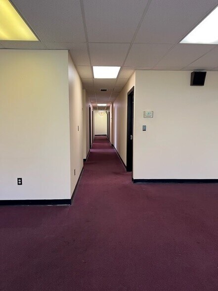 More Photos Of 939 W North Ave, Pittsburgh Light Distribution For Lease