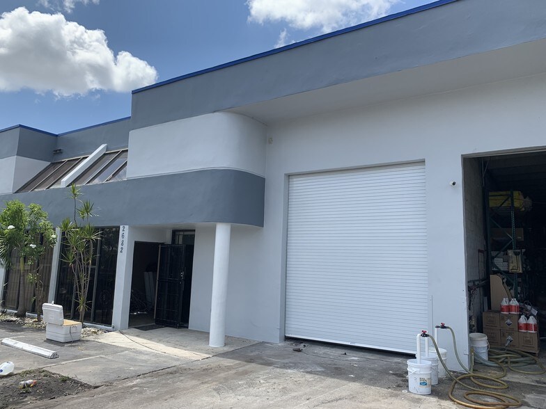 More Photos Of 2674 W 84th St, Hialeah Warehouse For Lease
