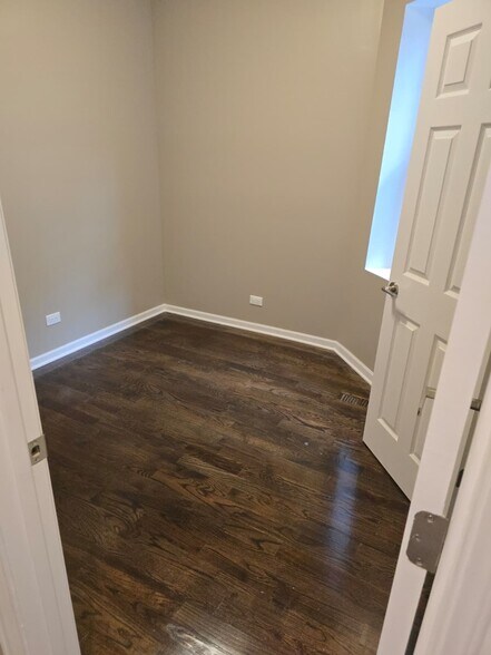More Photos Of 35 N Mayfield Ave, Chicago Apartments For Sale