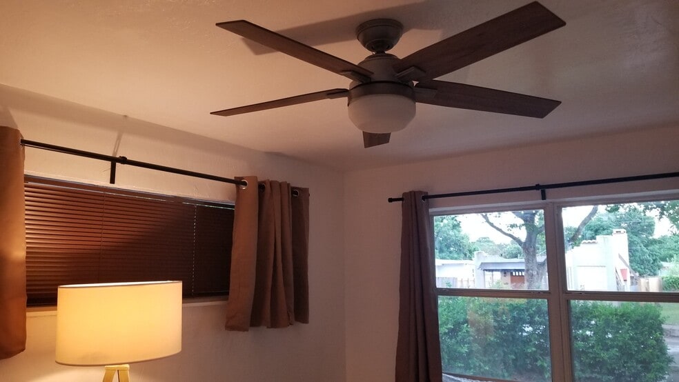 More Photos Of 1933 Dewey St, Hollywood Apartments For Sale