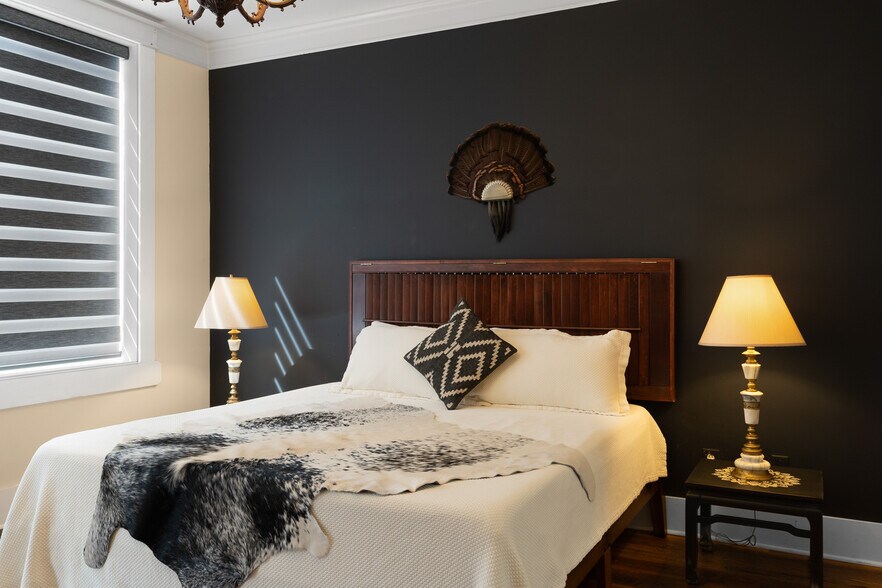 More Photos Of 108 Cumberland St E, Cowan Specialty For Sale