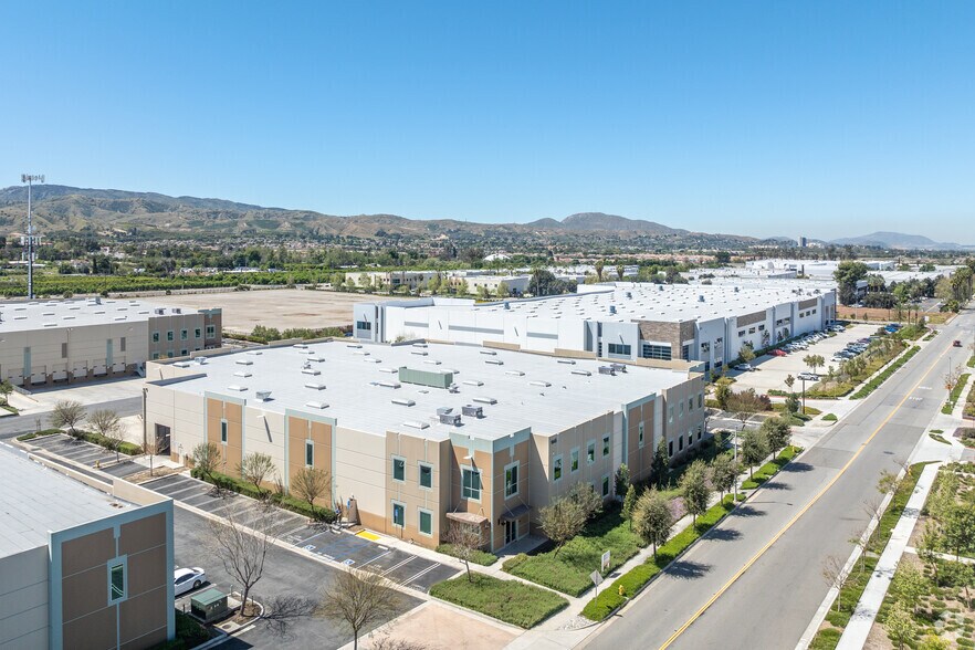 More Photos Of 1645 W Park Ave, Redlands Distribution For Lease