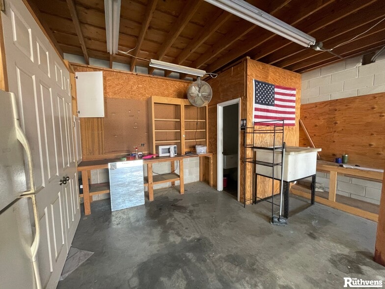 More Photos Of 3903 Industry Blvd, Lakeland Warehouse For Lease