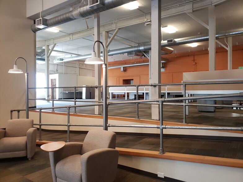 More Photos Of 1111 36th St, Seattle Flex For Lease