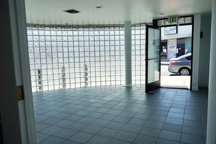 More Photos Of 10623 Burbank Blvd, North Hollywood Loft Creative Space For Sale