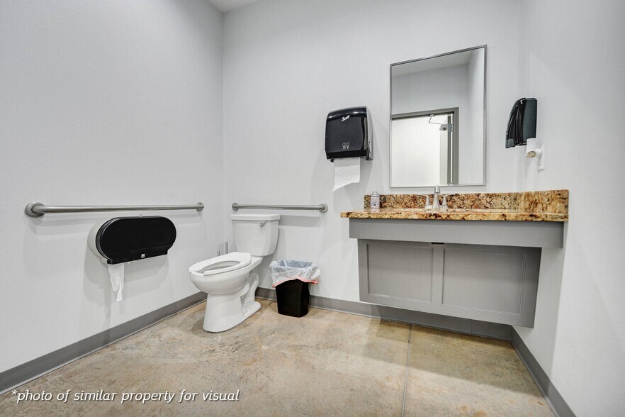 More Photos Of 5914 County 135 rd, Midland Warehouse For Lease