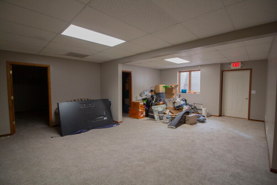 More Photos Of 32251 E Red Arrow Hwy, Paw Paw Veterinarian Kennel For Sale