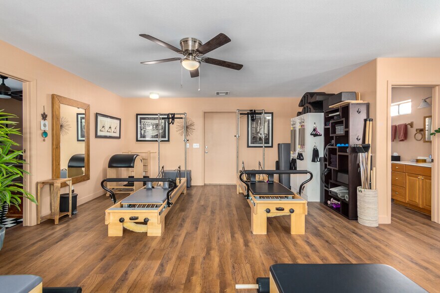 More Photos Of 3545 W Yorkshire Dr, Glendale Specialty For Sale