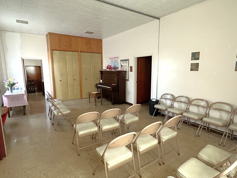 More Photos Of 120 Grand Ave, Cumberland Specialty For Sale