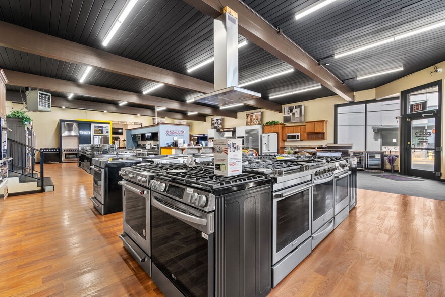 More Photos Of 341 Harris St, Eureka Storefront For Sale