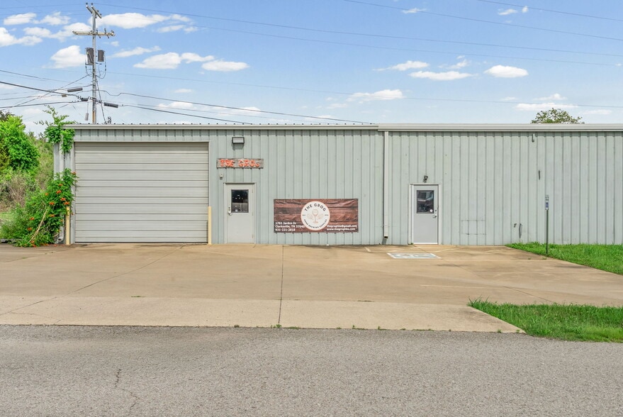 More Photos Of 1761 Jardco Dr, Clarksville Warehouse For Lease
